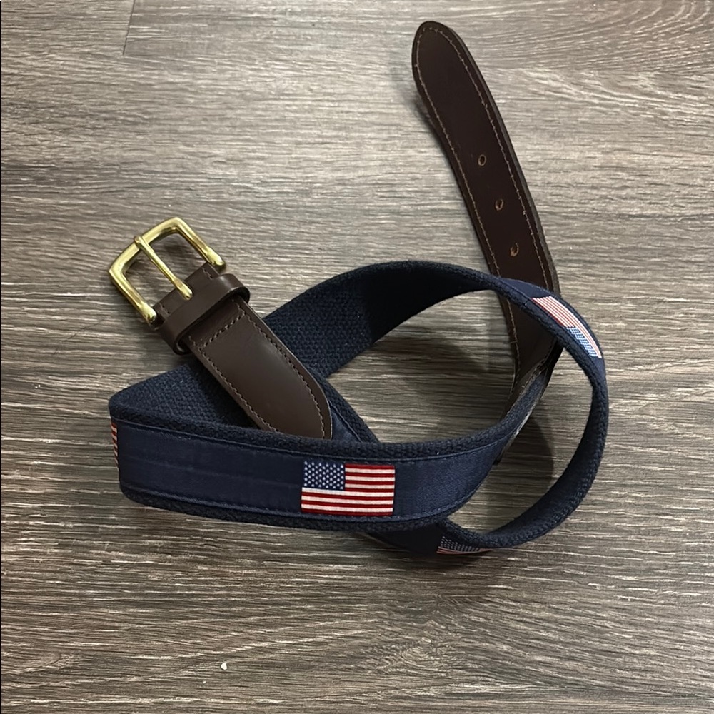Vineyard Vines Brown and Blue Bag with Classic Design